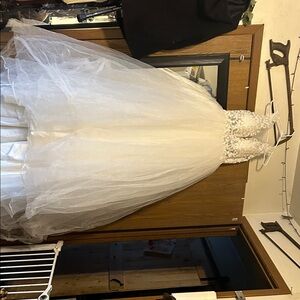 Elegant White Lace Wedding Dress